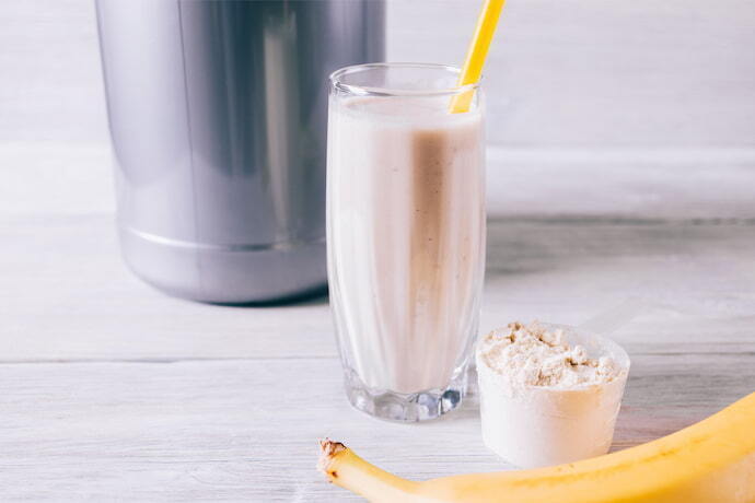 Shake para emagrecer.ao lado de banana.