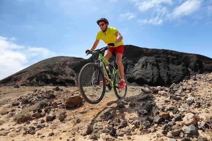 Ciclista em Mountain Bike profissional