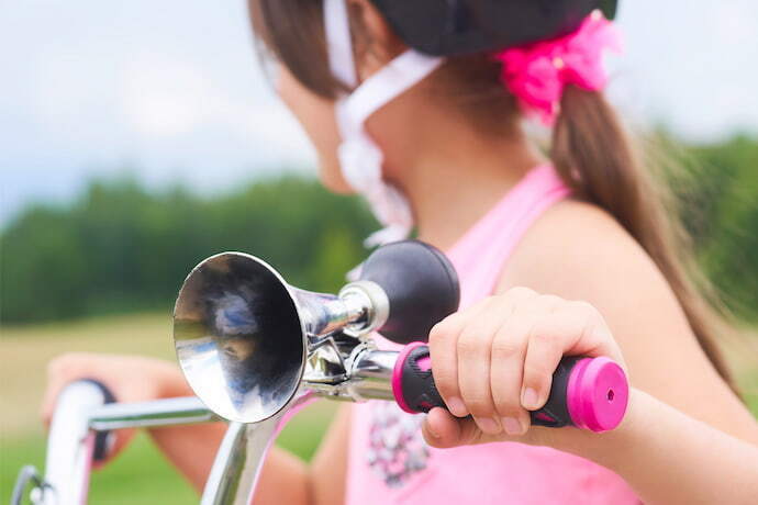 Buzina acoplada a guidão de bicicleta