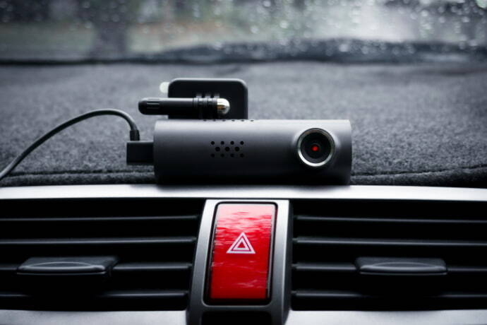 Dash cam com reconhecimento de voz