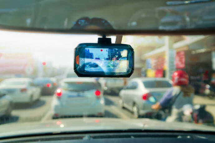 Carro com dash cam 