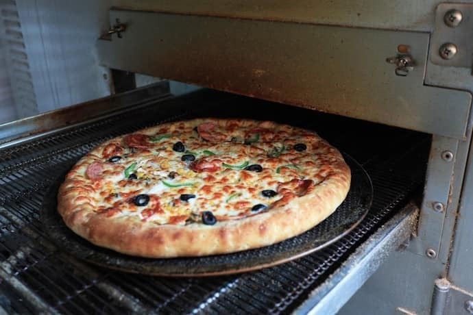 Pizza assada e no forno