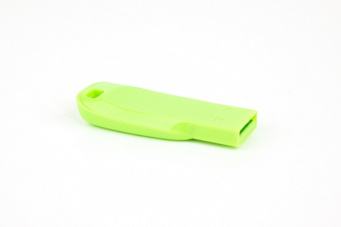 Pequeno pen drive verde