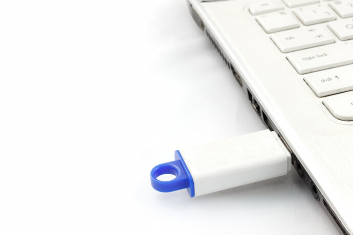 Pen drive em um notebook